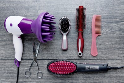 Matriel de coiffure : sche cheveux, lisseur, brosse, peigne, ciseaux ...
